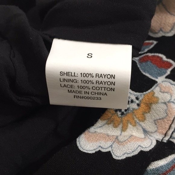 Kendall & Kylie Floral Lace Hem Shorts New Small - Picture 6 of 6